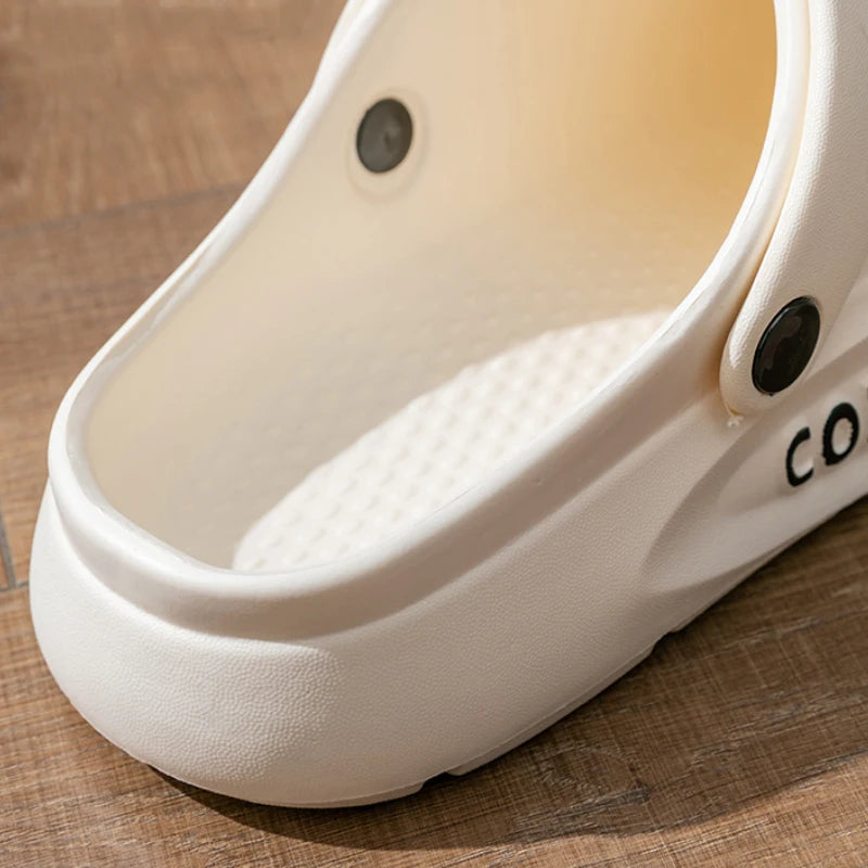 Pantoufles d'été antidérapantes pour hommes et femmes, sandales à bout couvert creux, pour l'intérieur et l'extérieur, décontractées, à fond épais, pour la maison et les adultes Chausseria